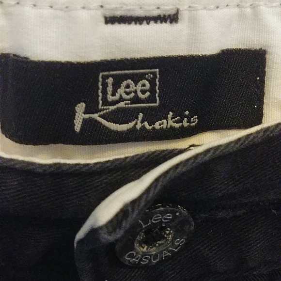 Lee Khakis Shorts - Picture 2 of 5